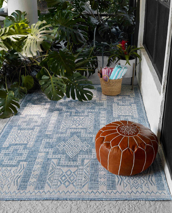 Nyra Transitional 6'6\" x 9'0\" Area Rug in Blue Indoor Area Rug