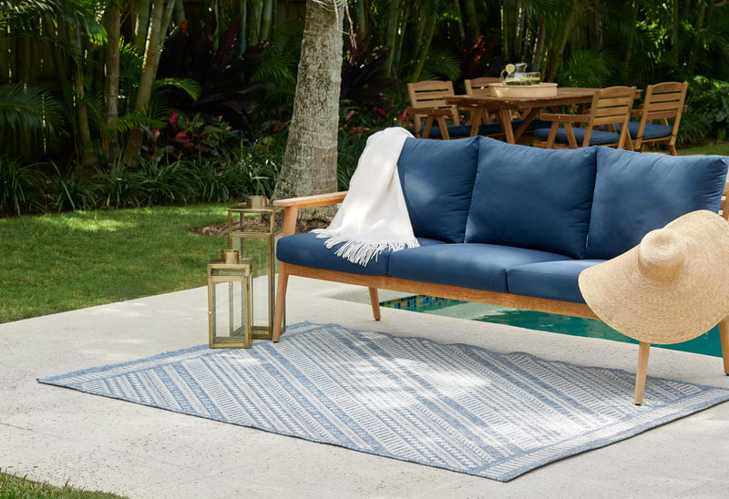 Livia Transitional 5'3\" x 7'0\" Area Rug in Blue Indoor Area Rug