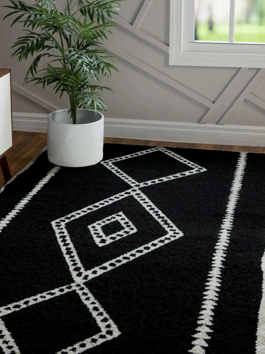 Zelda Contemporary 5'3\" x 7'2\" Area Rug in Black Indoor Area Rug