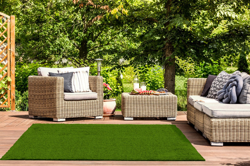 Contemporary 4'0\" x 6'0\" Faux Grass Rug in Green Outdoor Area Rug