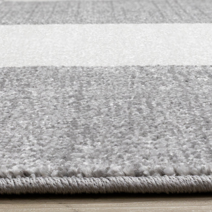 Covington Grey White Checkered Pattern Rug, 5'3\" x 7'7\" Indoor Area Rug