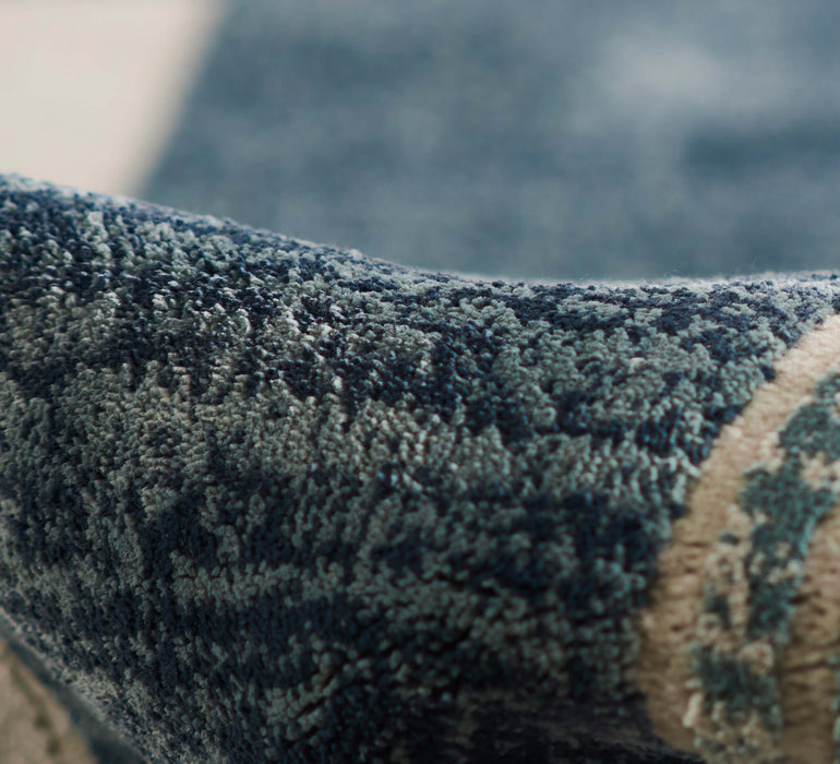 Sorelle Contemporary 7'9\" x 9'10\" Area Rug in Blue Indoor Area Rug