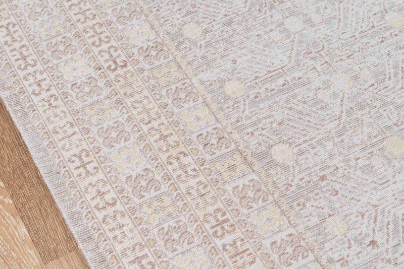 Valeria Traditional 5'3\" x 7'3\" Area Rug in Grey Indoor Area Rug