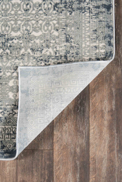 Mabel Traditional 8'11\" x 12'6\" Area Rug in Green Indoor Area Rug