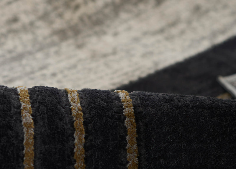 Erisa Contemporary 5'1\" x 7'7\" Area Rug in Grey Indoor Area Rug