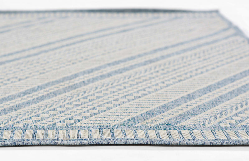 Livia Transitional 5'3\" x 7'0\" Area Rug in Blue Indoor Area Rug