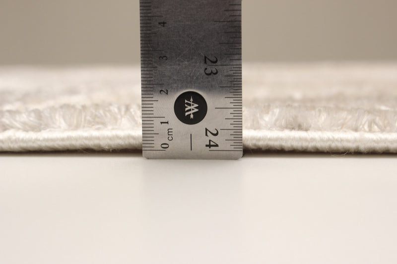 Fabian Ivory Area Rug - 5'0\" x 8'0\"