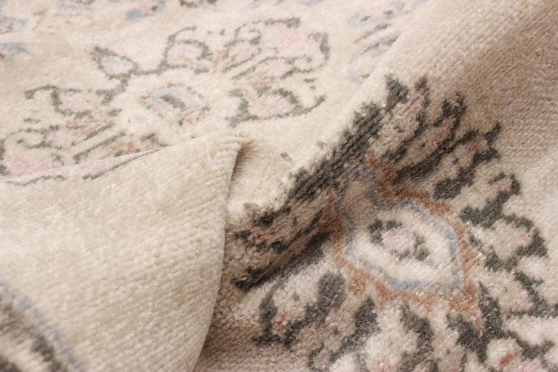 Myra Ivory Runner Area Rug - 2'8\" X 8'2\"   