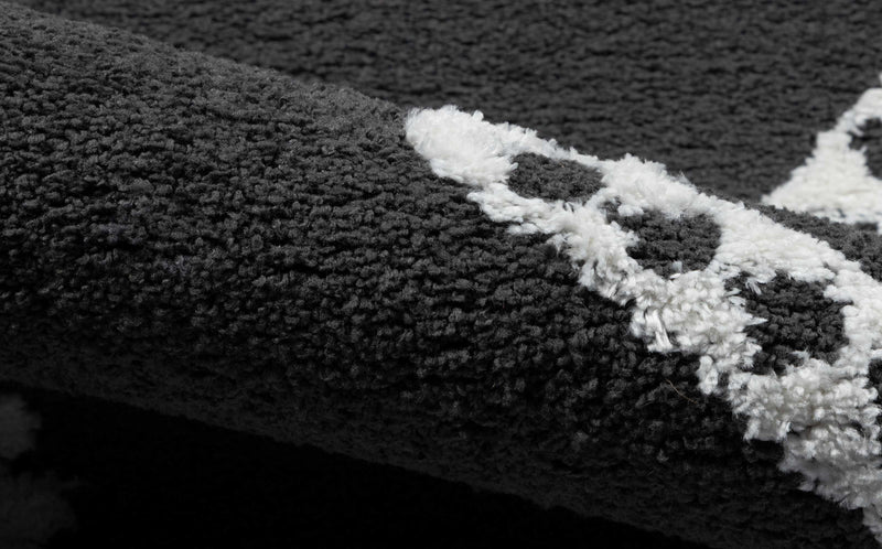 Zelda Contemporary 2'3\" x 7'6\" Runner Rug in Black Indoor Area Rug