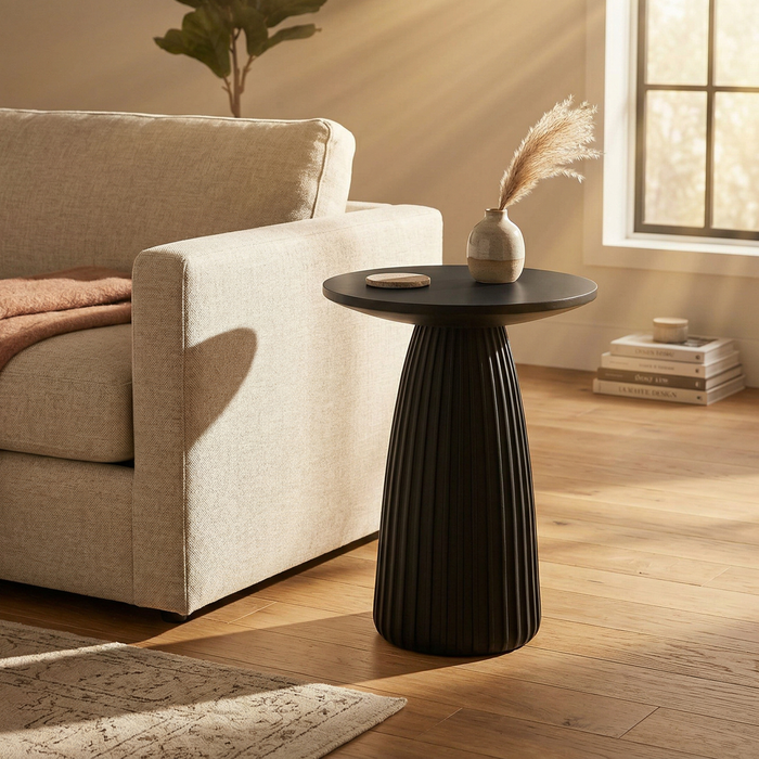Lila 17.5\" Modern End Table – Matte Black