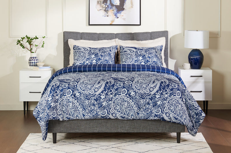 Lochlan 3-Piece King Comforter Set - Navy and White