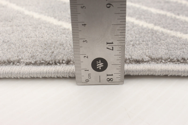 August Geod Grey-White 6'7\" x 9'6\" Area Rug