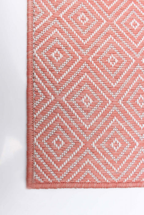 Neisha Diamond Coral Rug 5'3\" X 7'3\" Area Rug