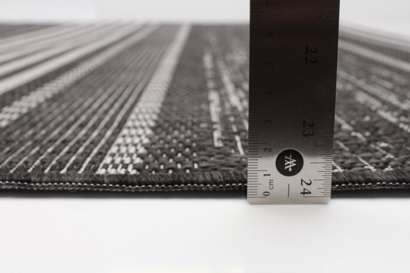 Wileen Black Area Rug - 4'4\" X 6'5\" 