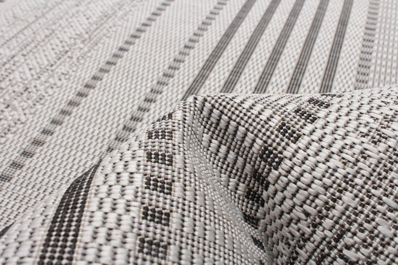 Wileen Grey Area Rug - 4'4\" X 6'5\" 