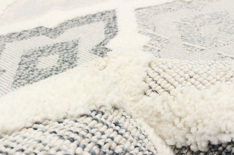 Alaqua Ivory Area Rug - 5'0\" x 7'0\"