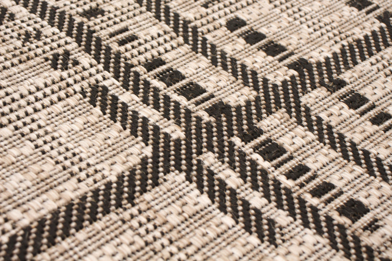 Sadie Burburry Silver-Black Area Rug - 5'3\" x 7'7\"