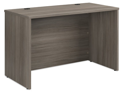 Affirm 47.17" Commercial Grade Office Desk - Hudson Elm|Bureau Affirm de 47,17 po de qualité commerciale - orme Hudson
